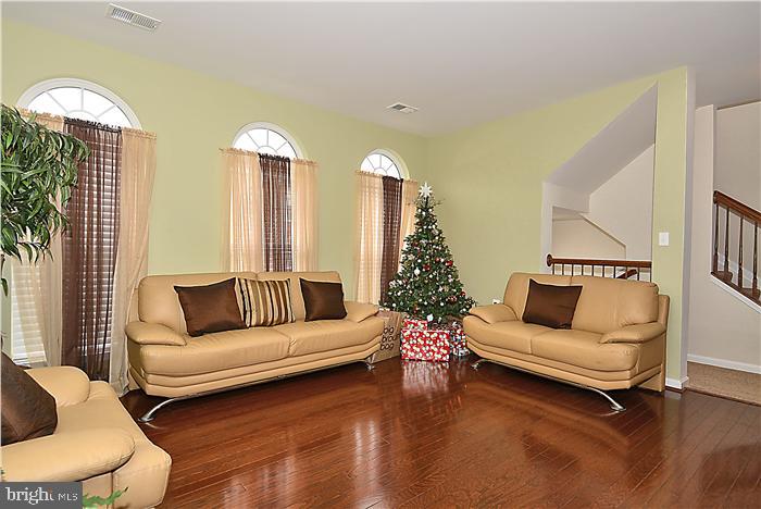 MARKET CENTER CONDOMINIUM - Residential Lease