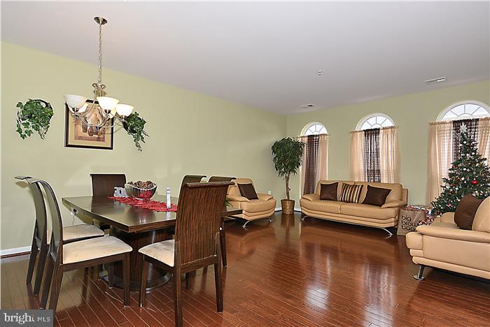 MARKET CENTER CONDOMINIUM - Residential Lease