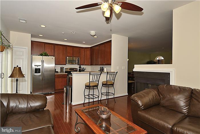 MARKET CENTER CONDOMINIUM - Residential Lease