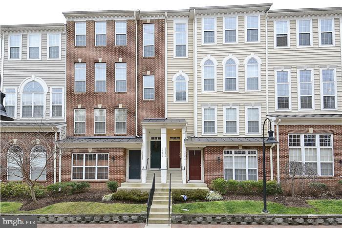 MARKET CENTER CONDOMINIUM - Residential Lease