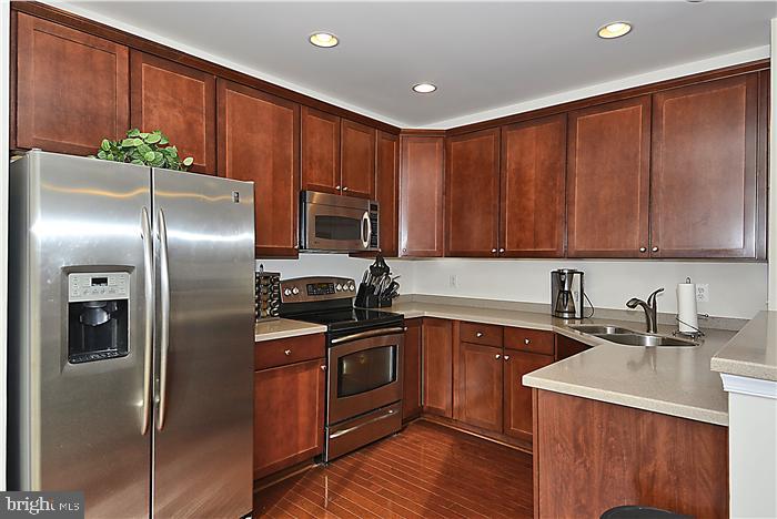 MARKET CENTER CONDOMINIUM - Residential Lease