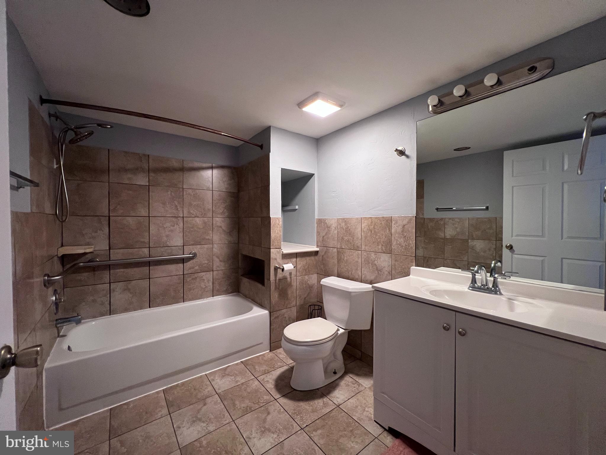 BATTERY HEIGHTS - Residential Lease