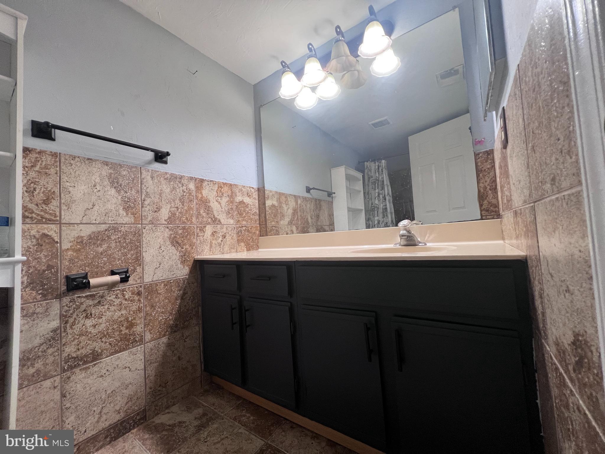 BATTERY HEIGHTS - Residential Lease