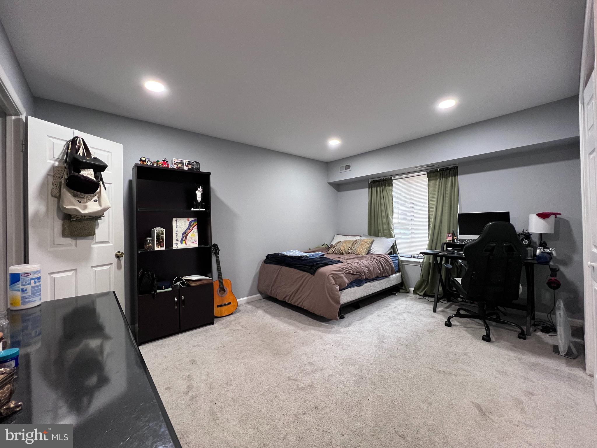 BATTERY HEIGHTS - Residential Lease