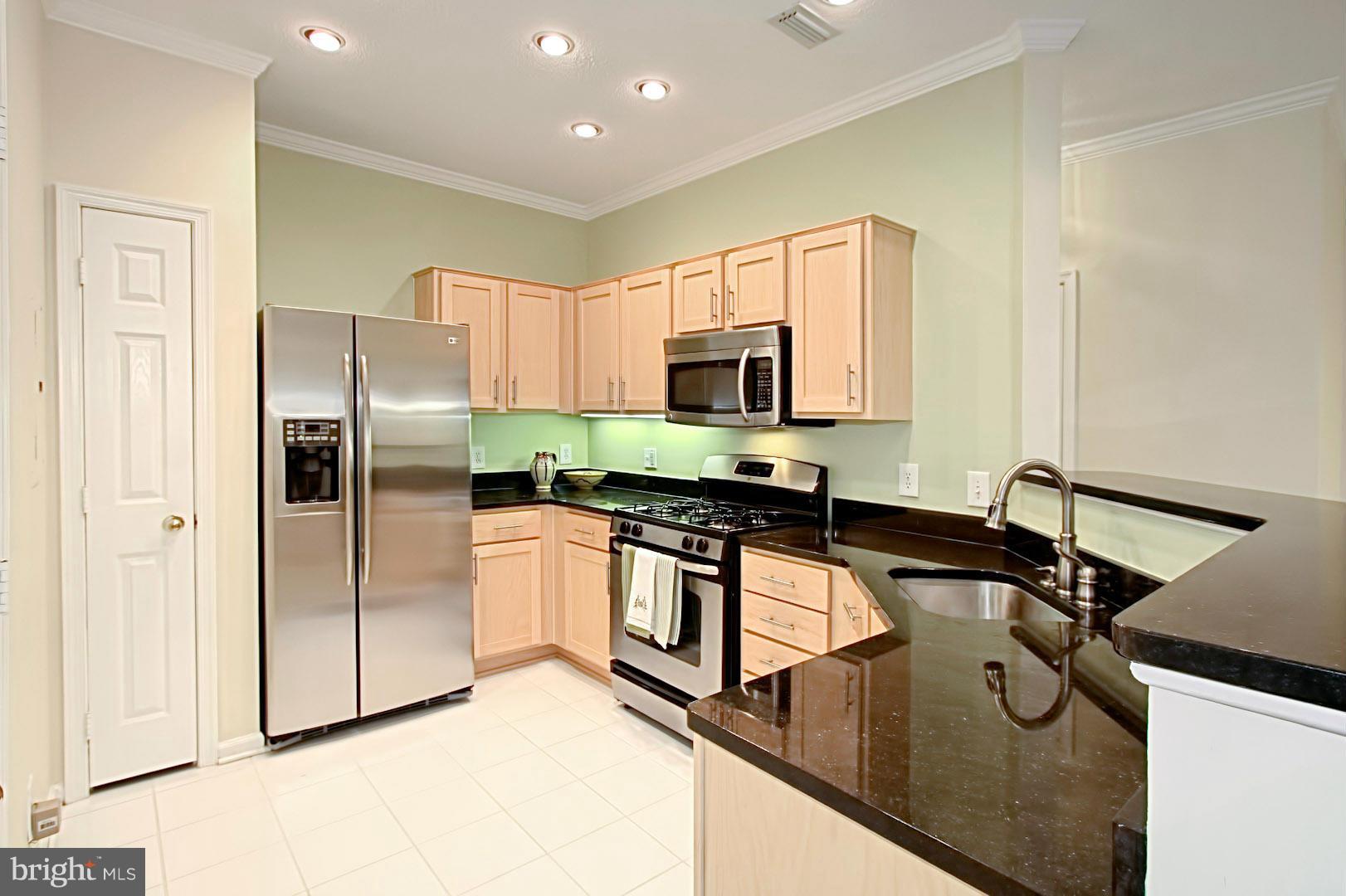 EDGEWATER AT TOWN CENTER - Residential