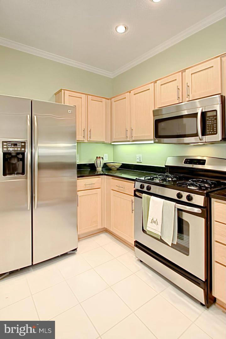 EDGEWATER AT TOWN CENTER - Residential