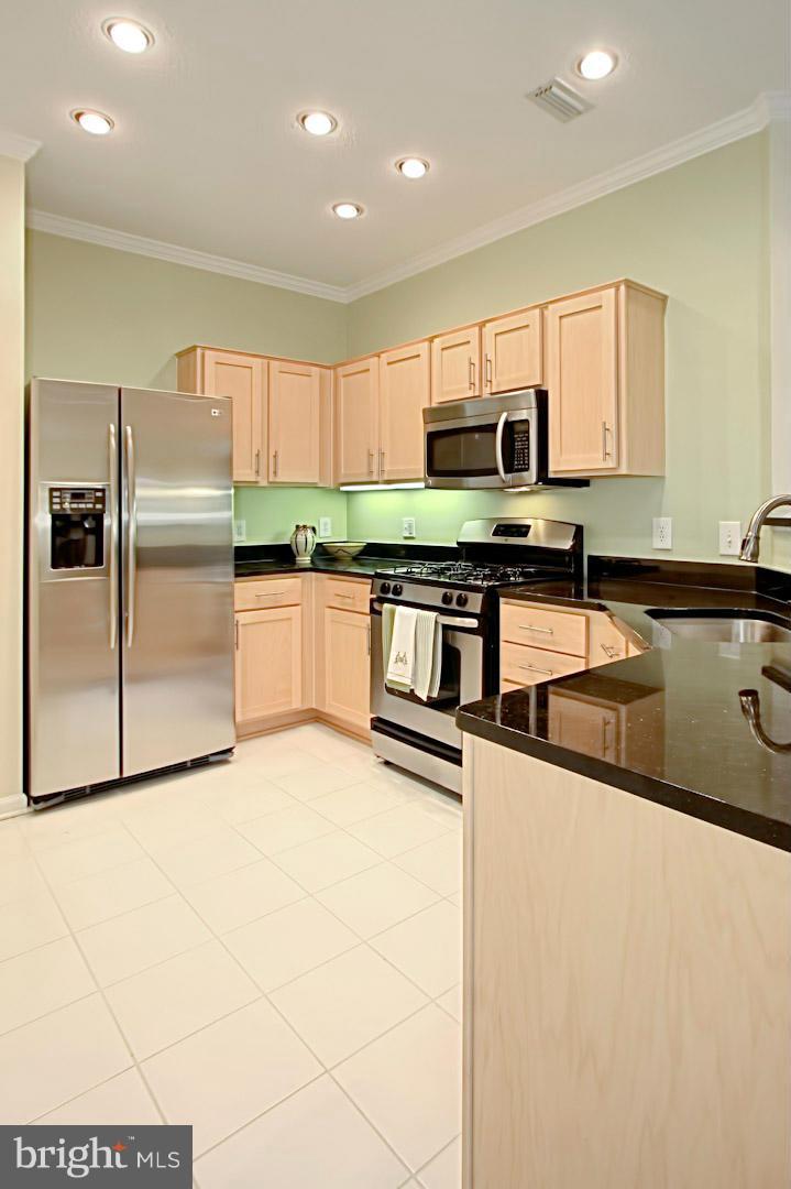 EDGEWATER AT TOWN CENTER - Residential