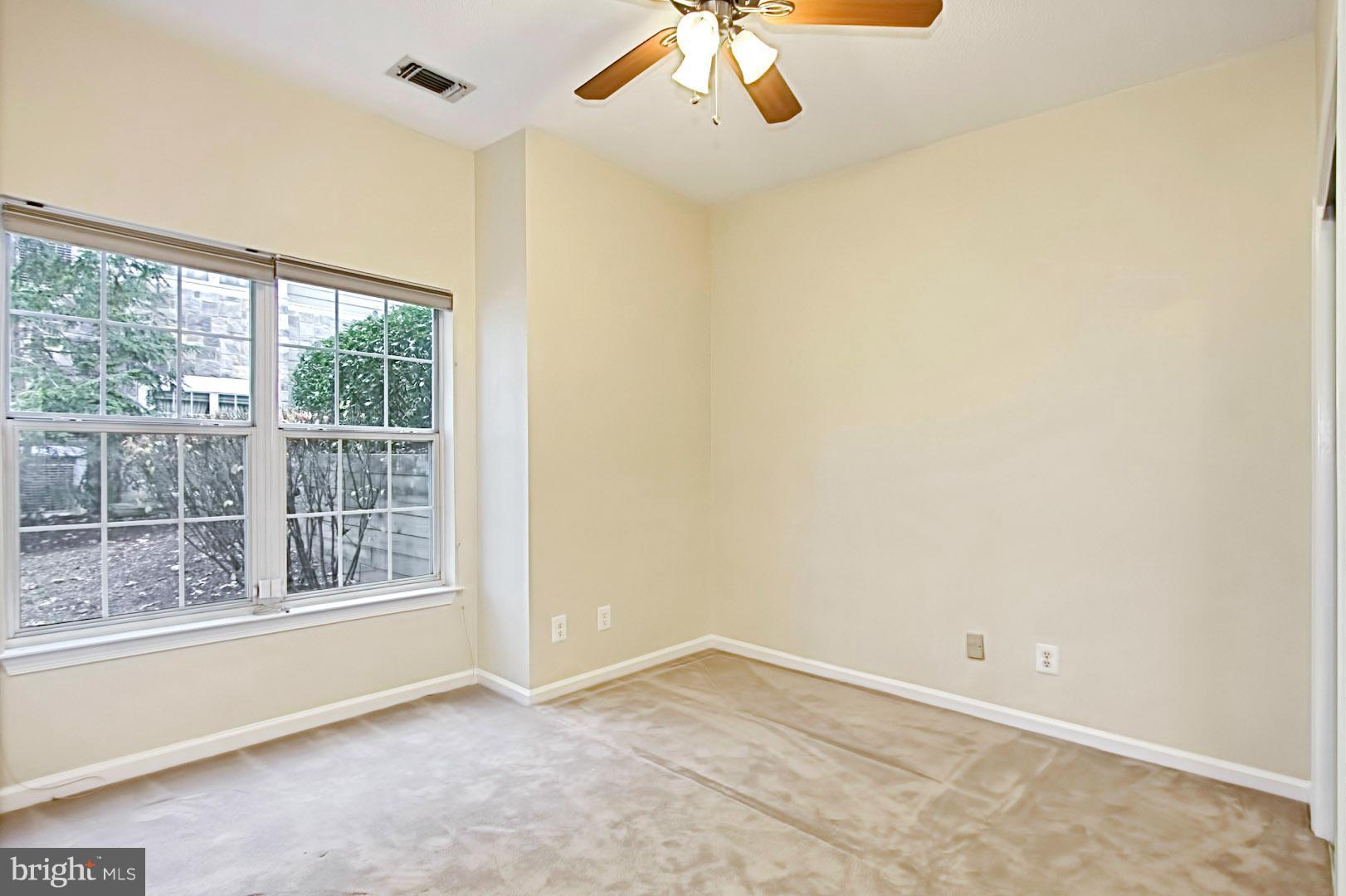 EDGEWATER AT TOWN CENTER - Residential