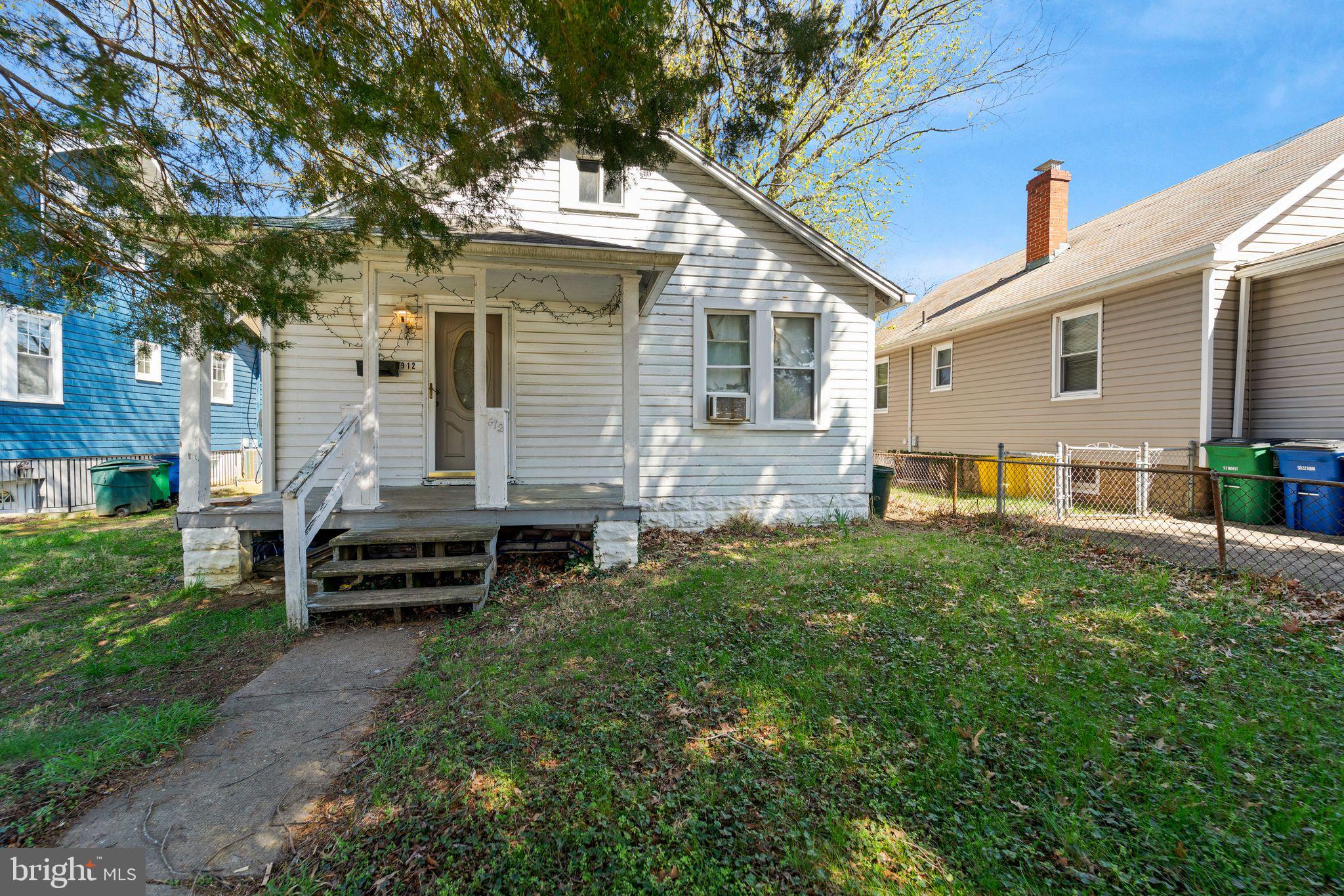 Looking for a rare opportunity in desirable Annapolis? Here’s your chance to scoop up a single-family home on a lot in Eastport, just steps from downtown and surrounded by high-value properties.
The home is a 2 bedroom 1-bathroom fixer-upper being sold strictly As-Is. Whether you’re looking to renovate, rebuild, or invest, you can’t beat this location. Walk to shops, restaurants, and the waterfront, and enjoy the Annapolis lifestyle.
Opportunities like this don’t come around often — bring your vision and make it yours!