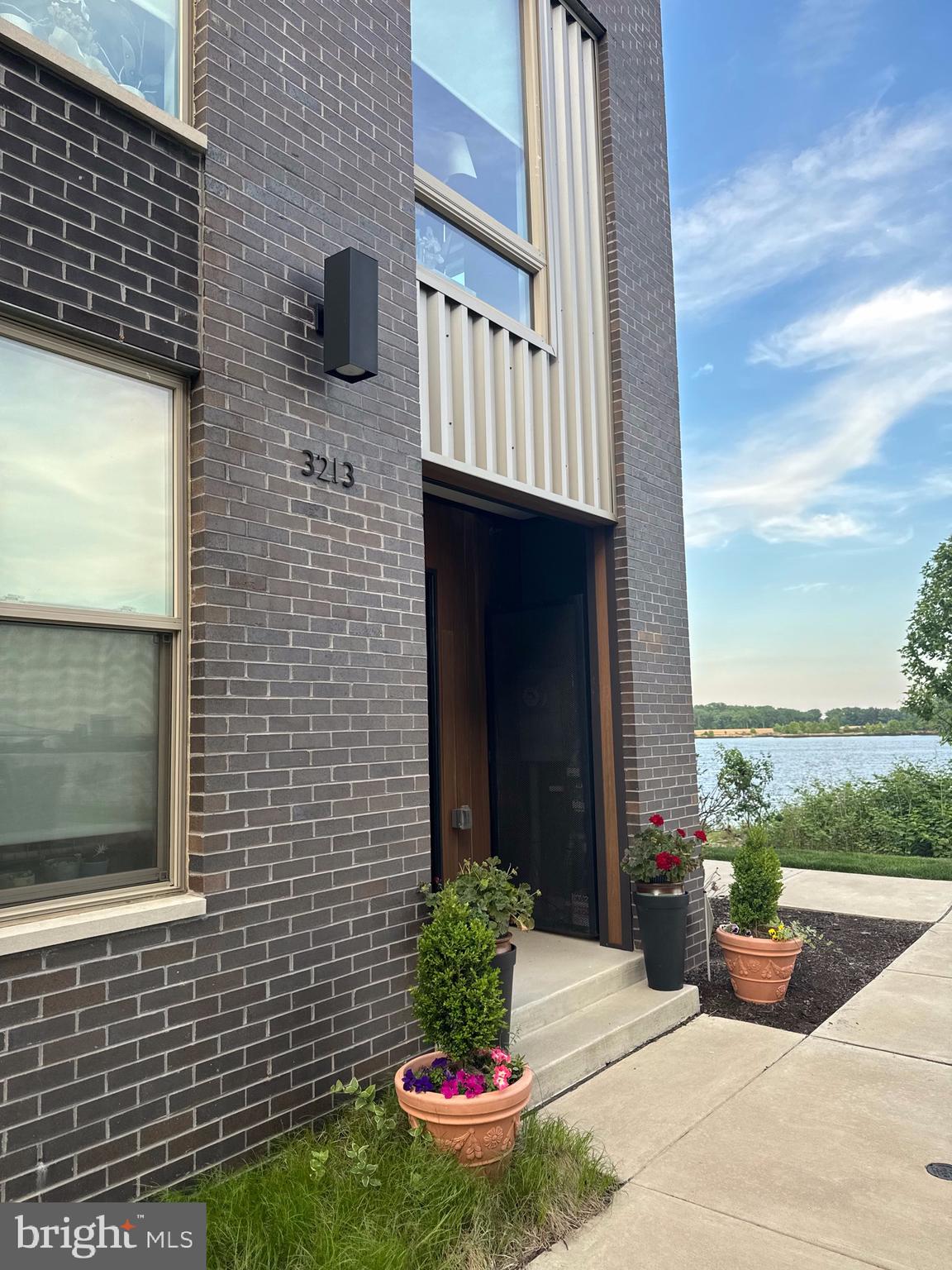 3213 BIRCHVIEW WALK