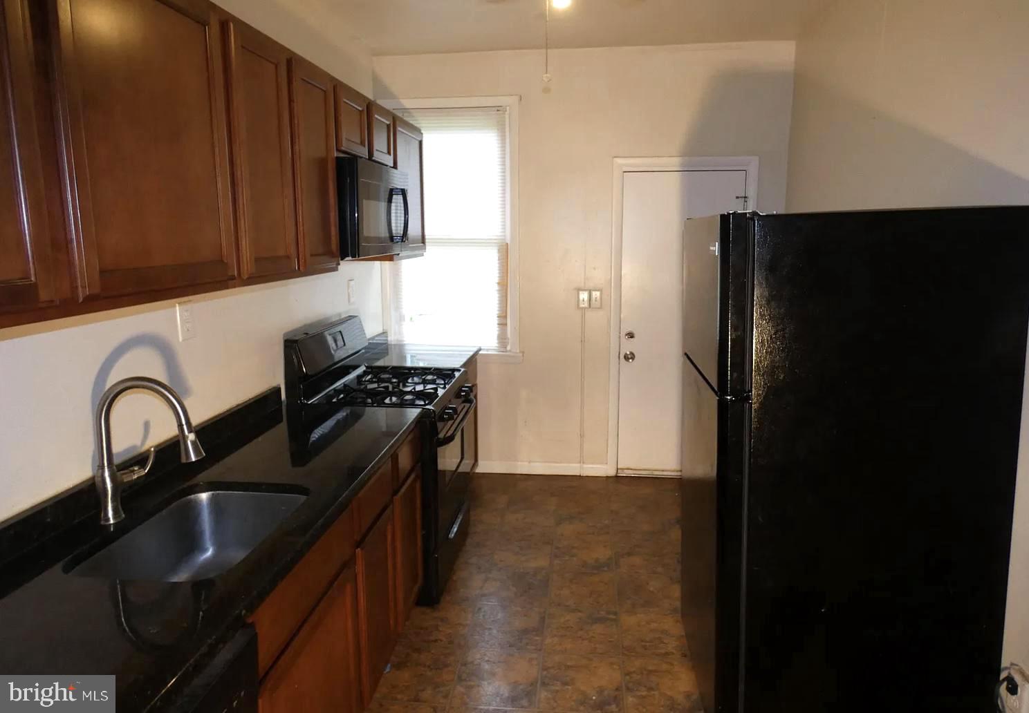 MILL HILL - Residential Lease