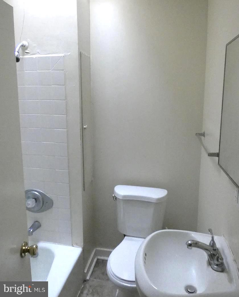 MILL HILL - Residential Lease