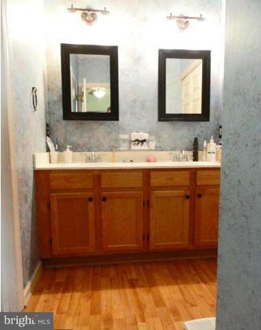 ST CHARLES SUB - HAMPSHIRE - Residential Lease