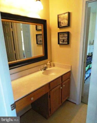 ST CHARLES SUB - HAMPSHIRE - Residential Lease