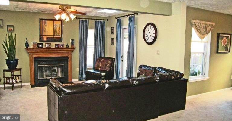 ST CHARLES SUB - HAMPSHIRE - Residential Lease