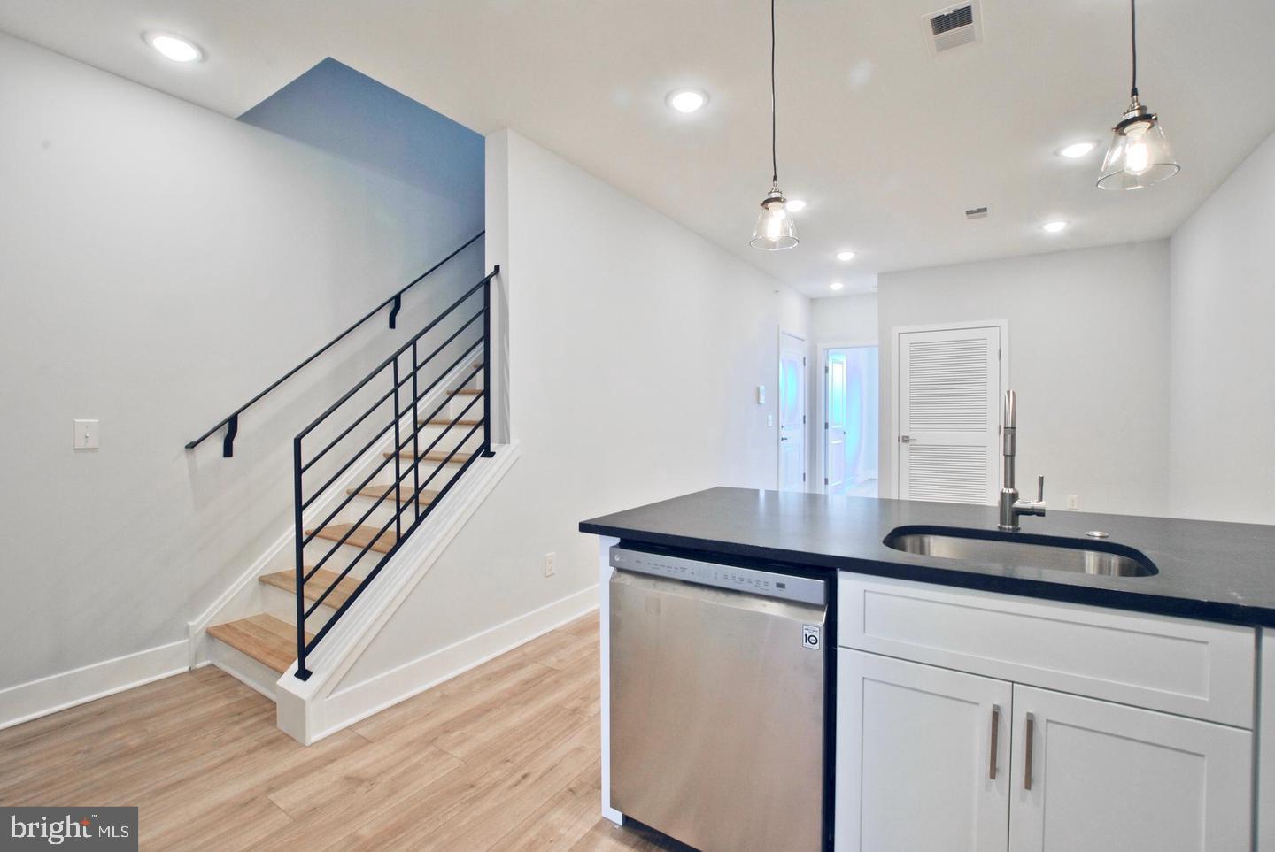 OLDE KENSINGTON - Residential Lease