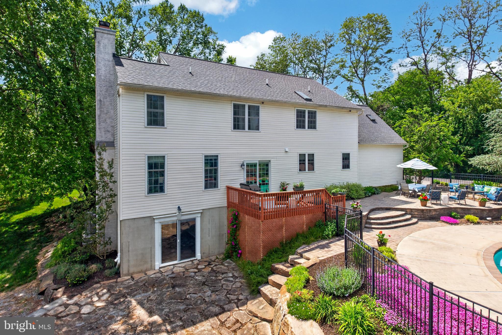 ASHLAND WOODS - Residential