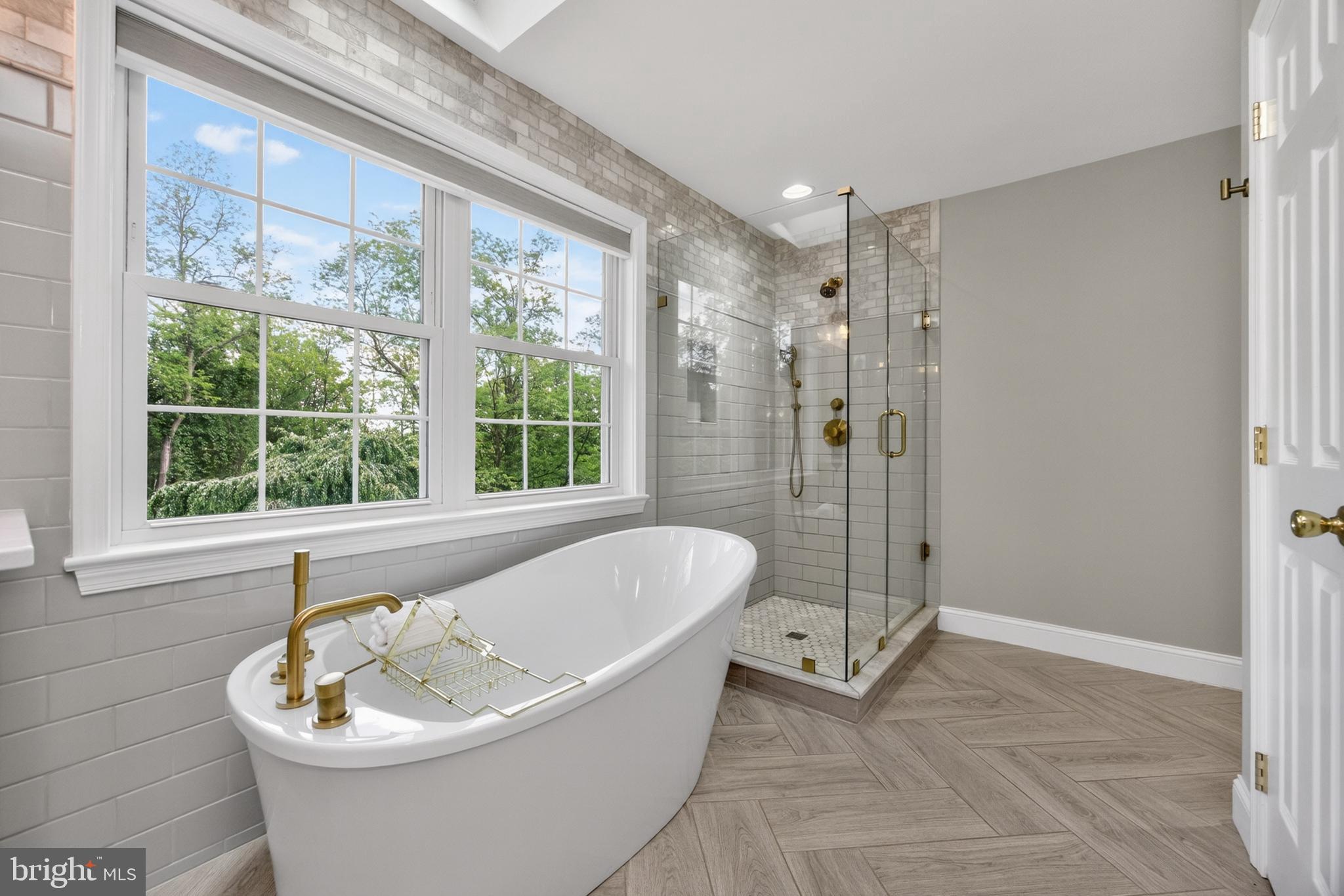ASHLAND WOODS - Residential