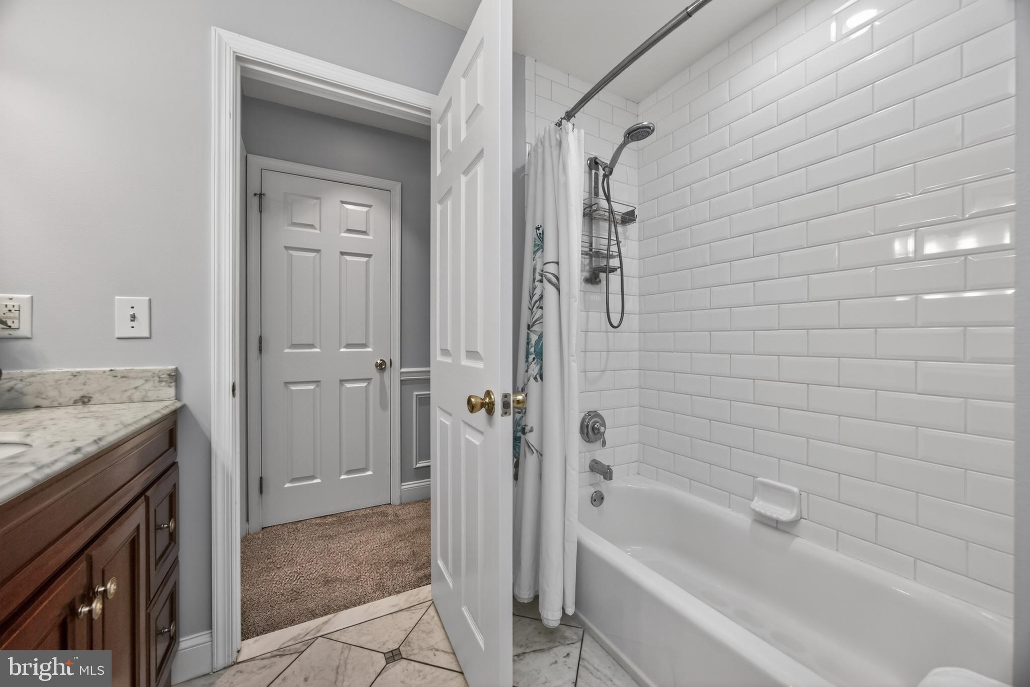 ASHLAND WOODS - Residential