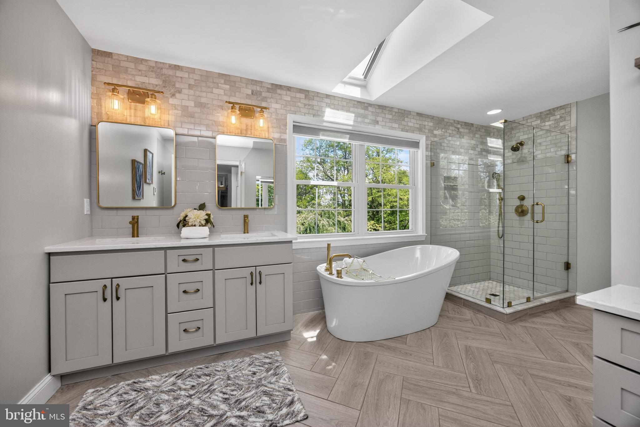 ASHLAND WOODS - Residential