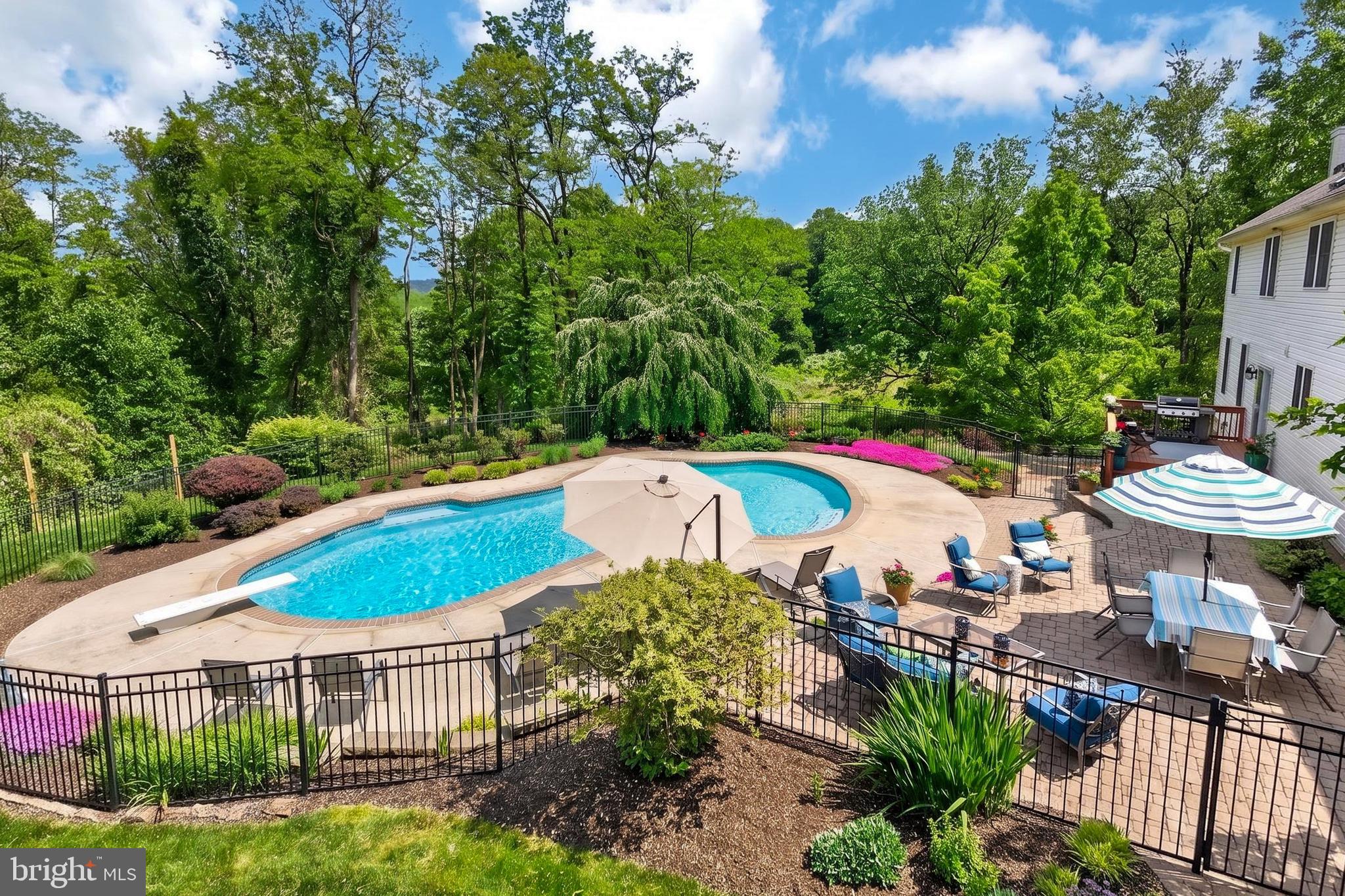 ASHLAND WOODS - Residential