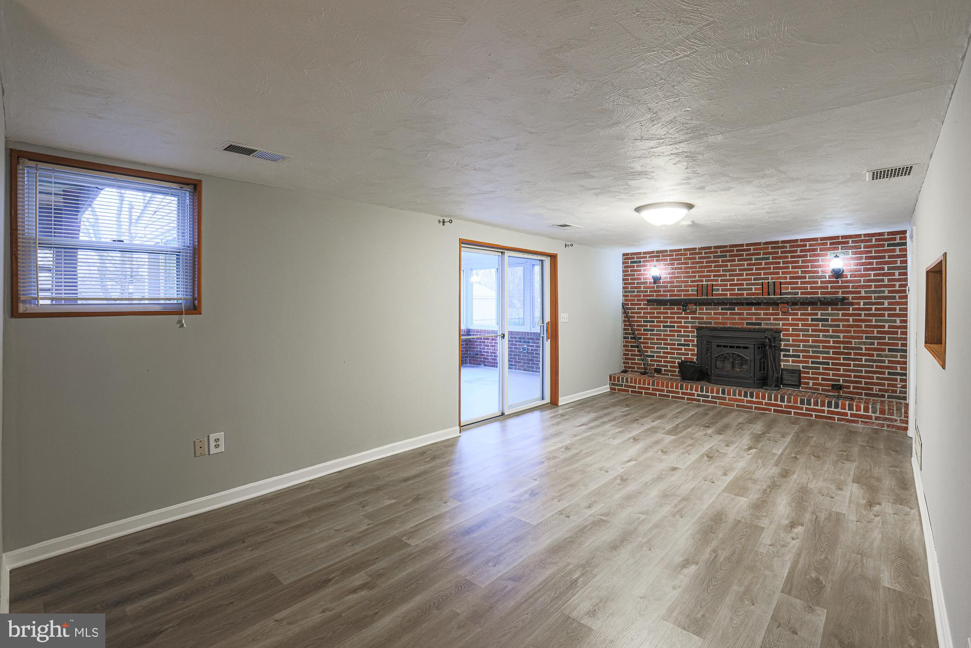 SUBURBIA - Residential