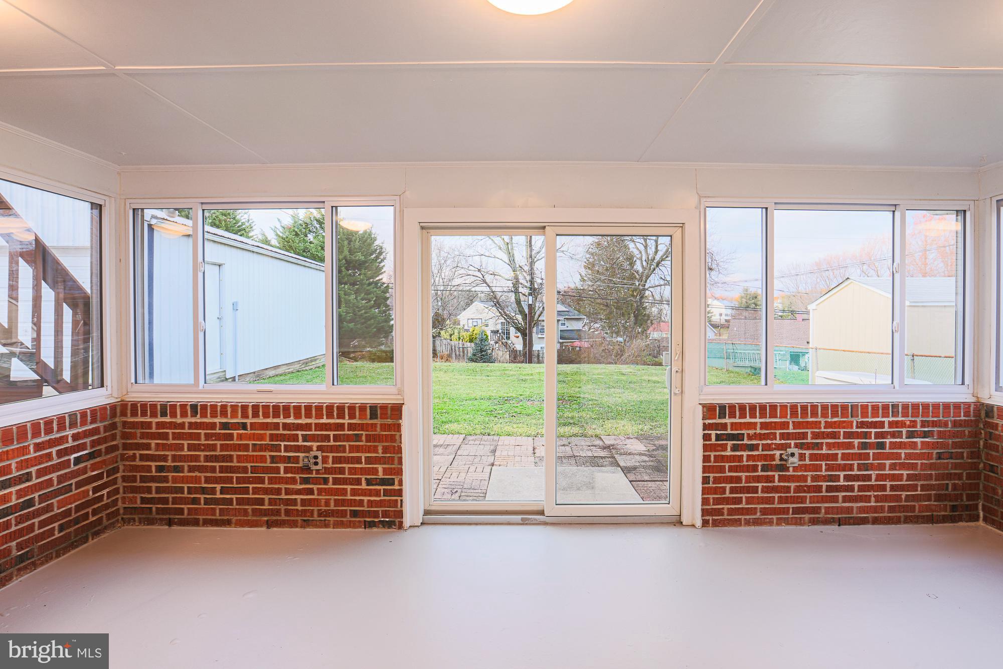 SUBURBIA - Residential