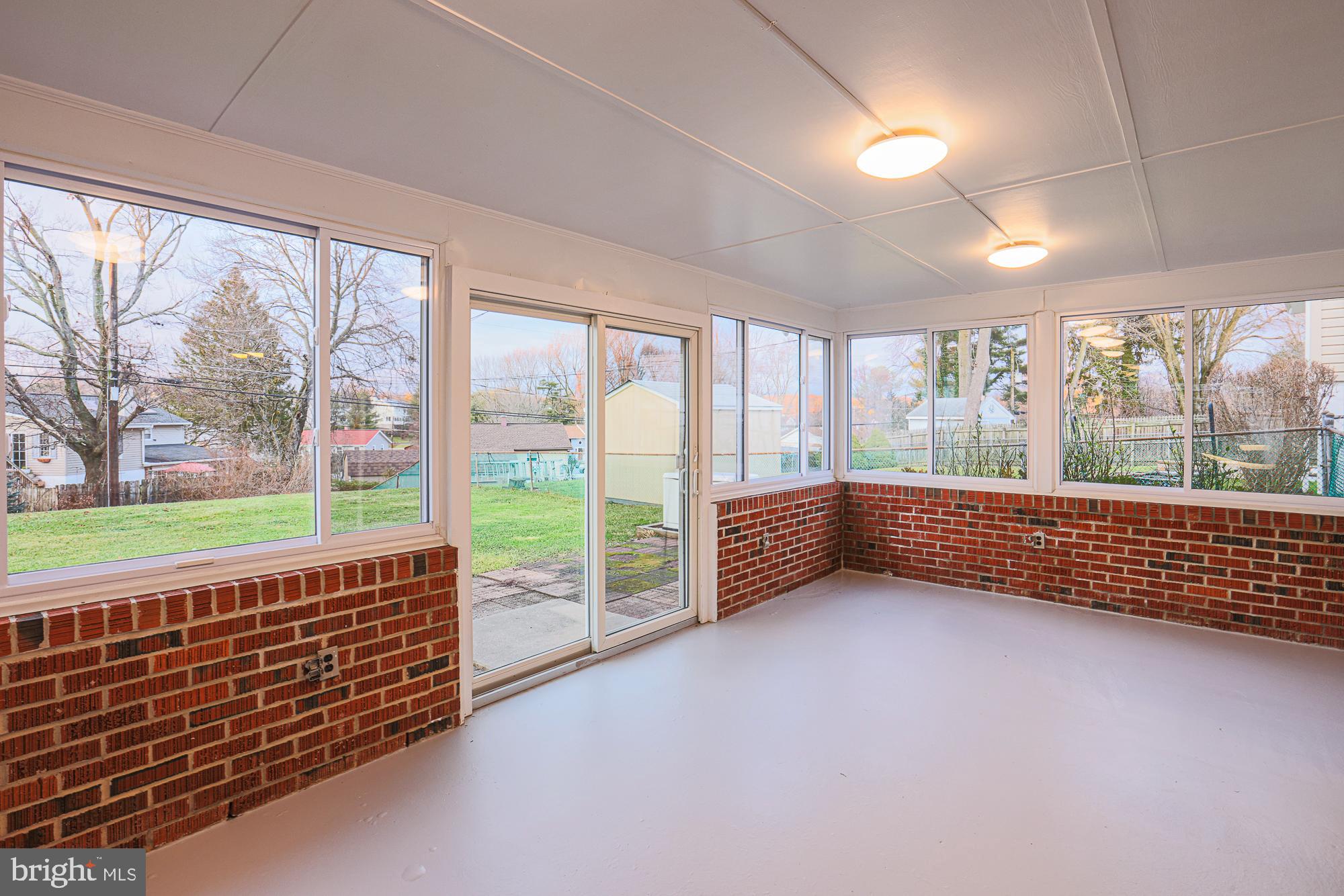 SUBURBIA - Residential