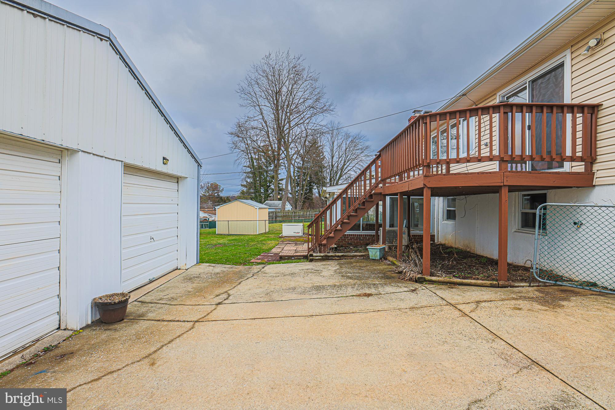 SUBURBIA - Residential