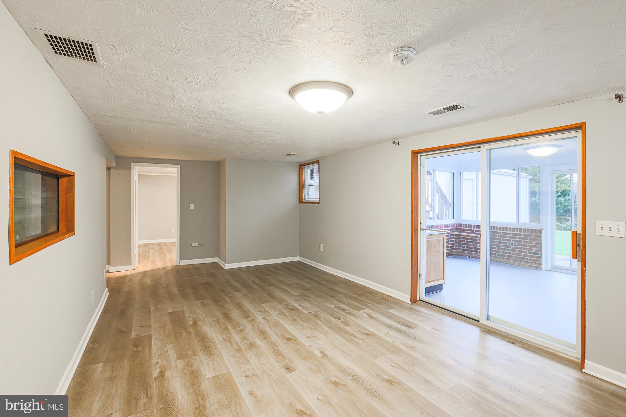 SUBURBIA - Residential