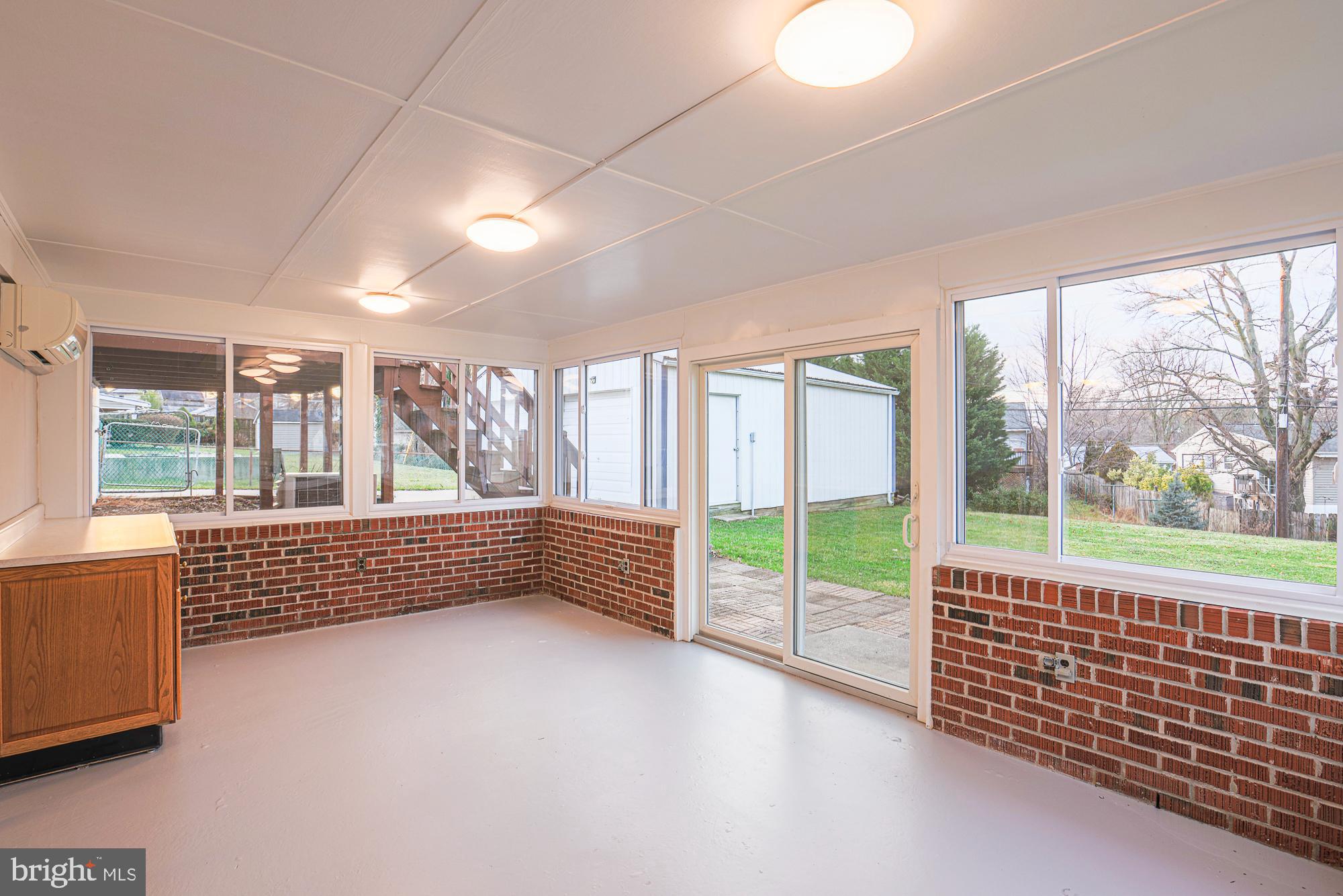 SUBURBIA - Residential