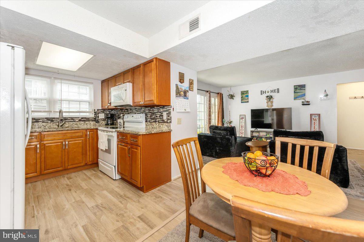 FOX CHAPEL AT TUDOR KNOLLS - Residential