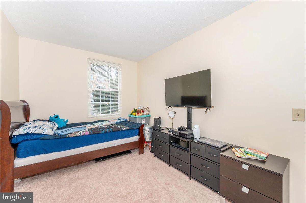 FOX CHAPEL AT TUDOR KNOLLS - Residential