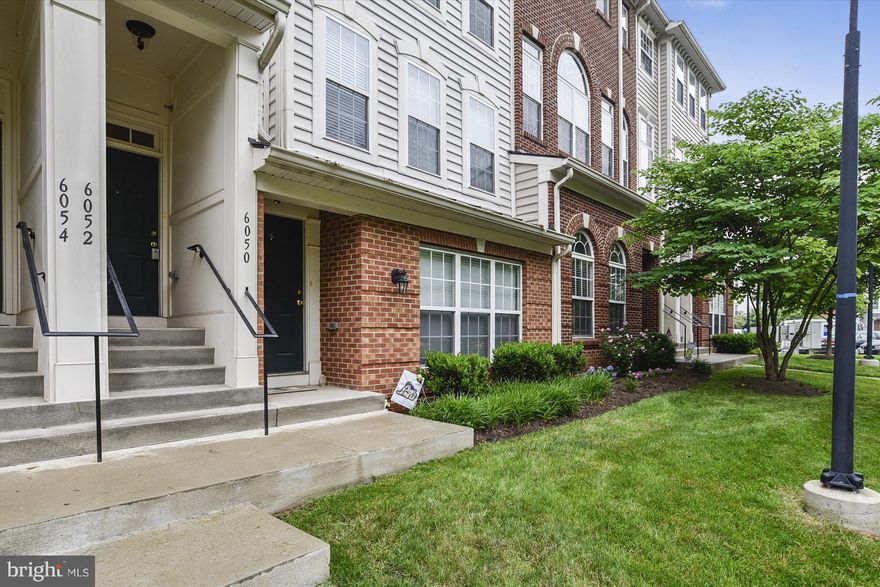 Right off of I-66 in Haymarket, relax in your large luxury condo w priceless views of trees from your main level dining room, family room and Master Bed. Upper level condo. 2384 fin. sq. ft. Open floor plan. 3 bed. 2.5 bath. 1 Car gar. Gas FP. Full size washer/dryer. Spacious MBR. Master bath w/ sep shower/tub/dual sinks.  Kitchen bkfst area. Sep Din Rm. Easy commuting. Comm. pool/clubhouse