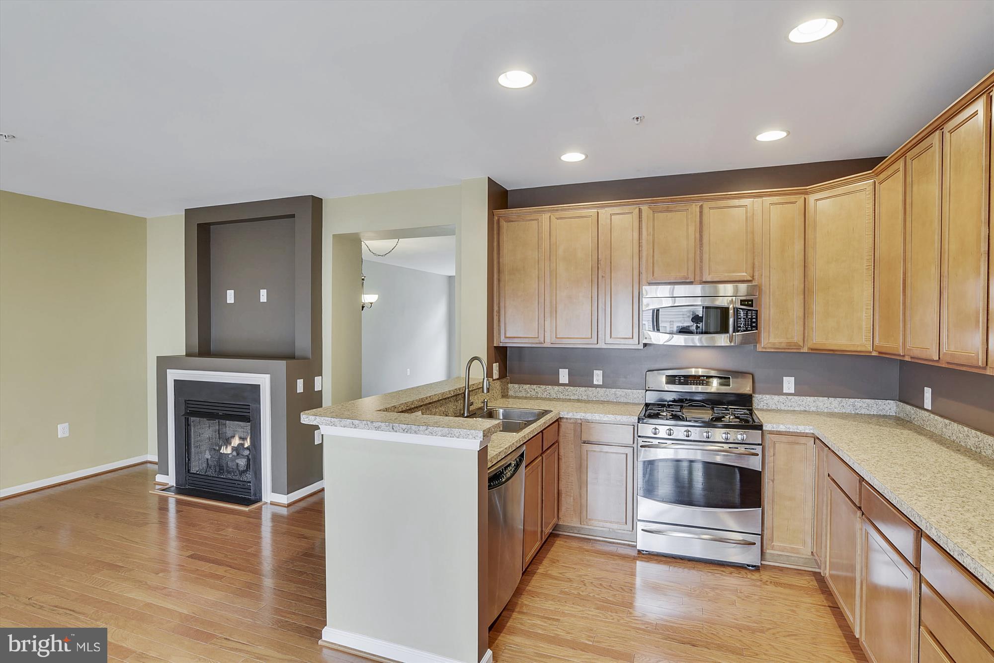 MARKET CENTER CONDOMINIUM - Residential