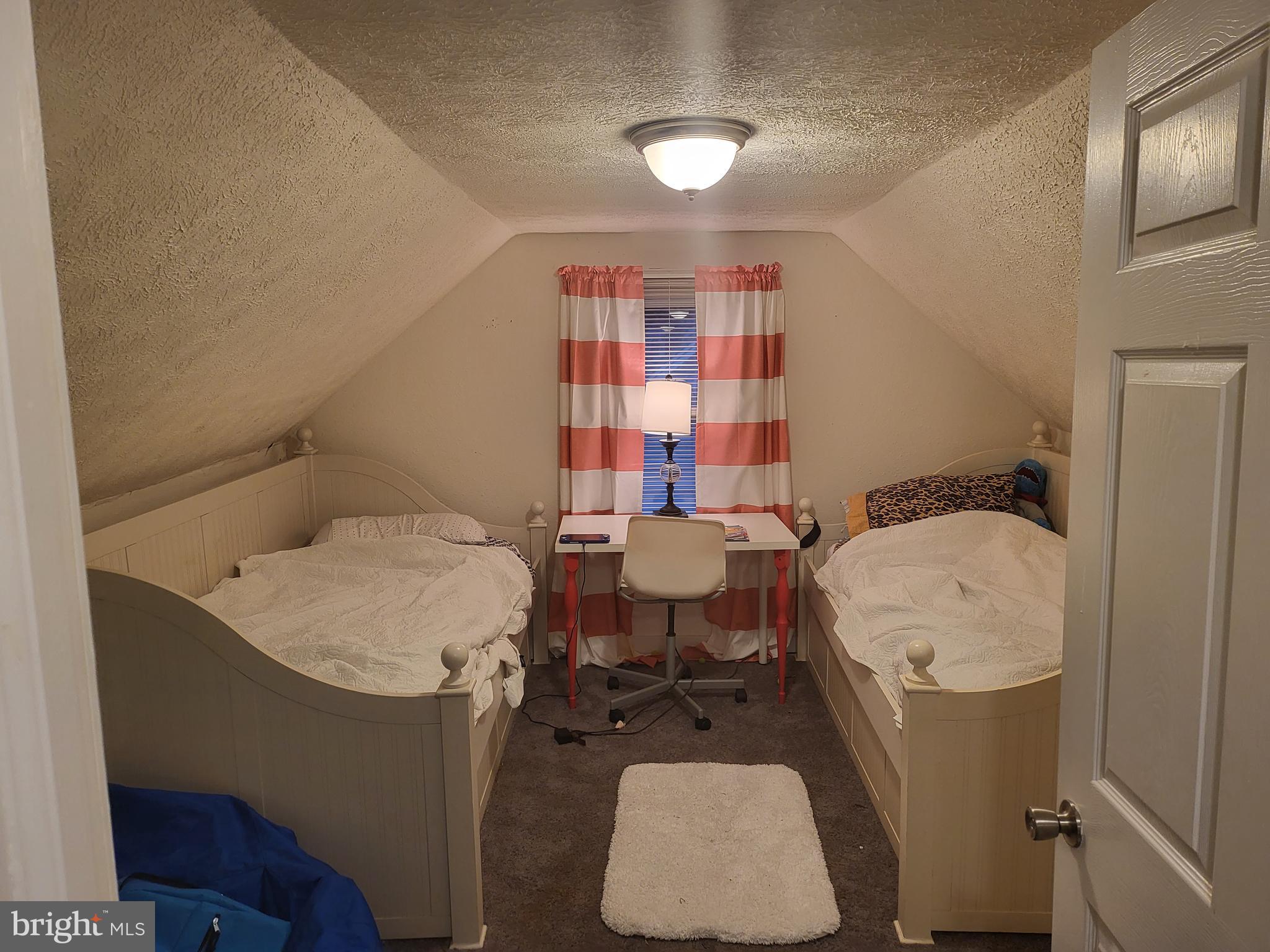 WALNUT HILL - Residential