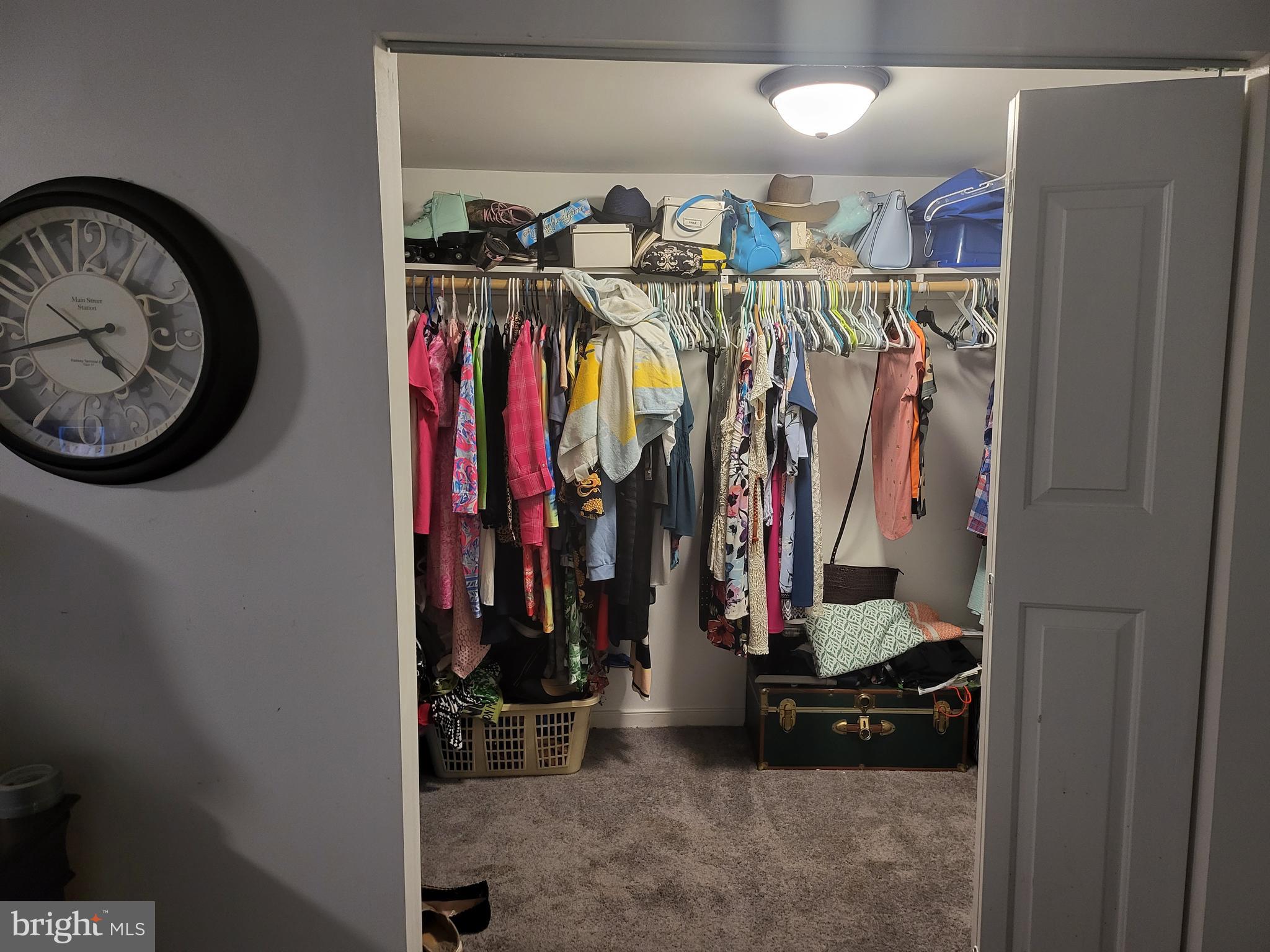 WALNUT HILL - Residential