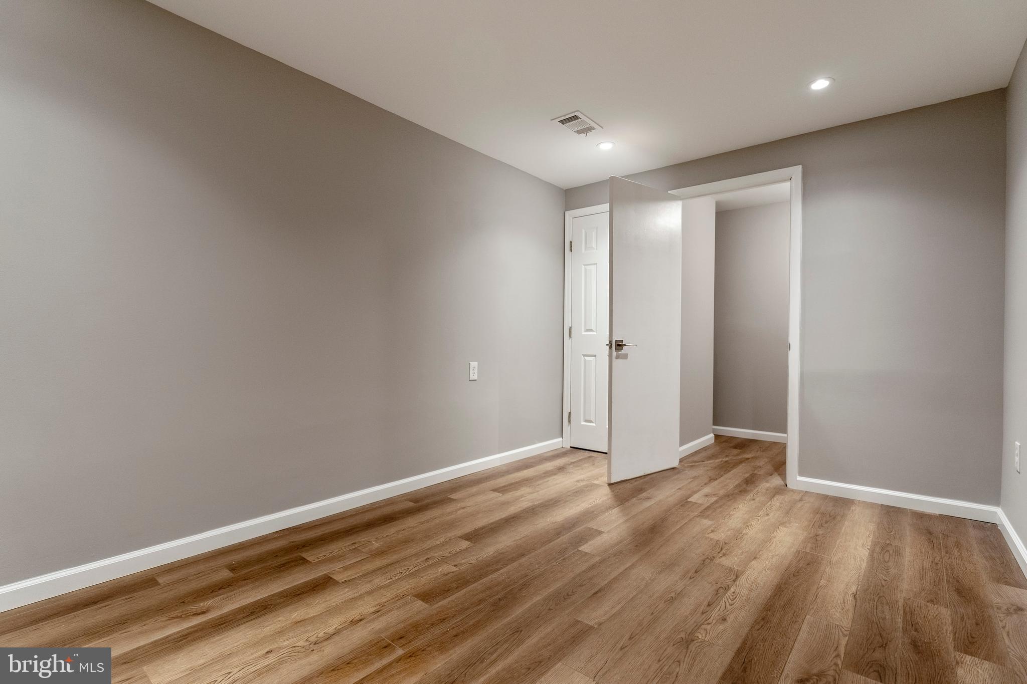 CROFTON SQUARE - Residential Lease