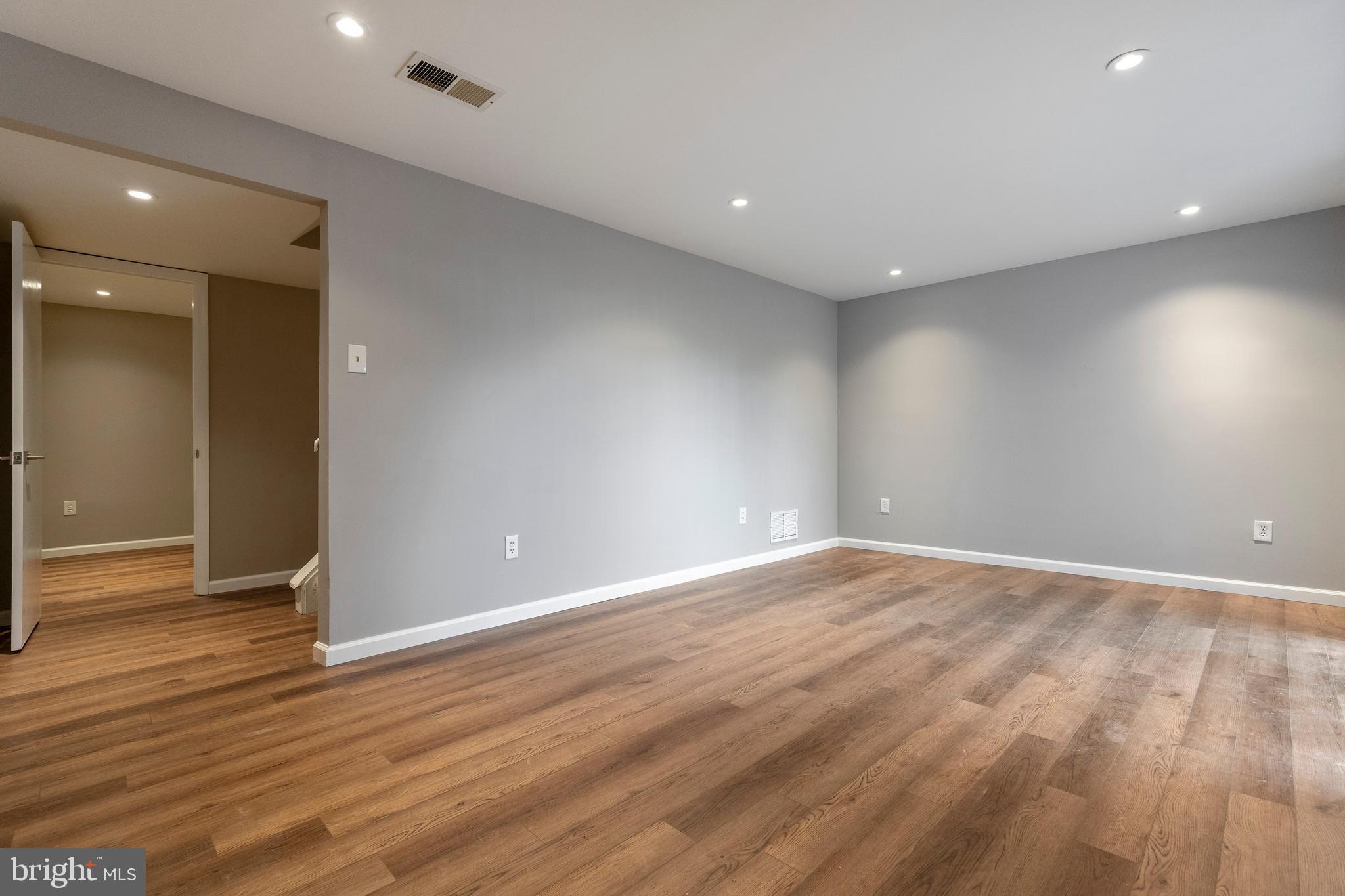 CROFTON SQUARE - Residential Lease