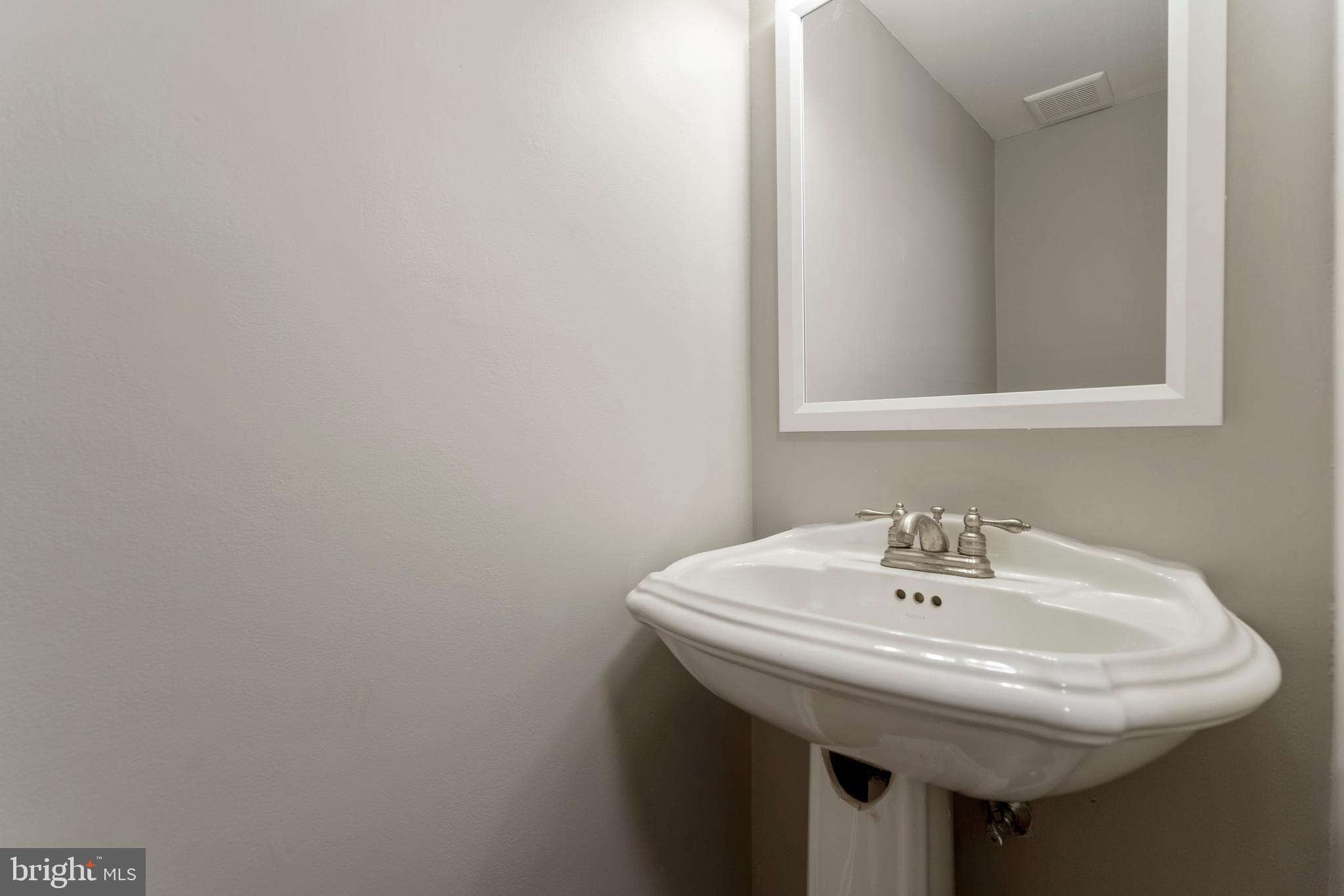 CROFTON SQUARE - Residential Lease