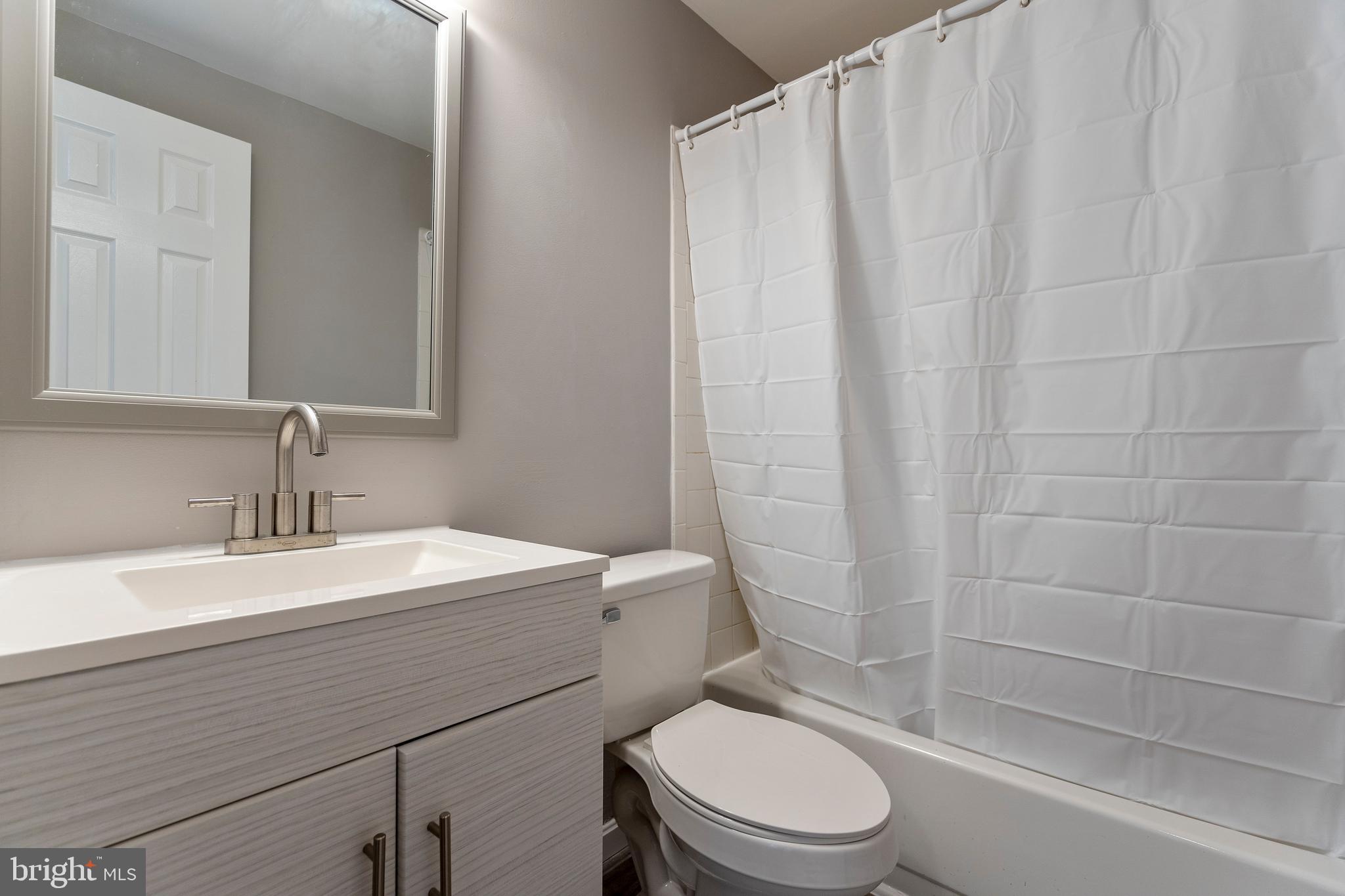 CROFTON SQUARE - Residential Lease