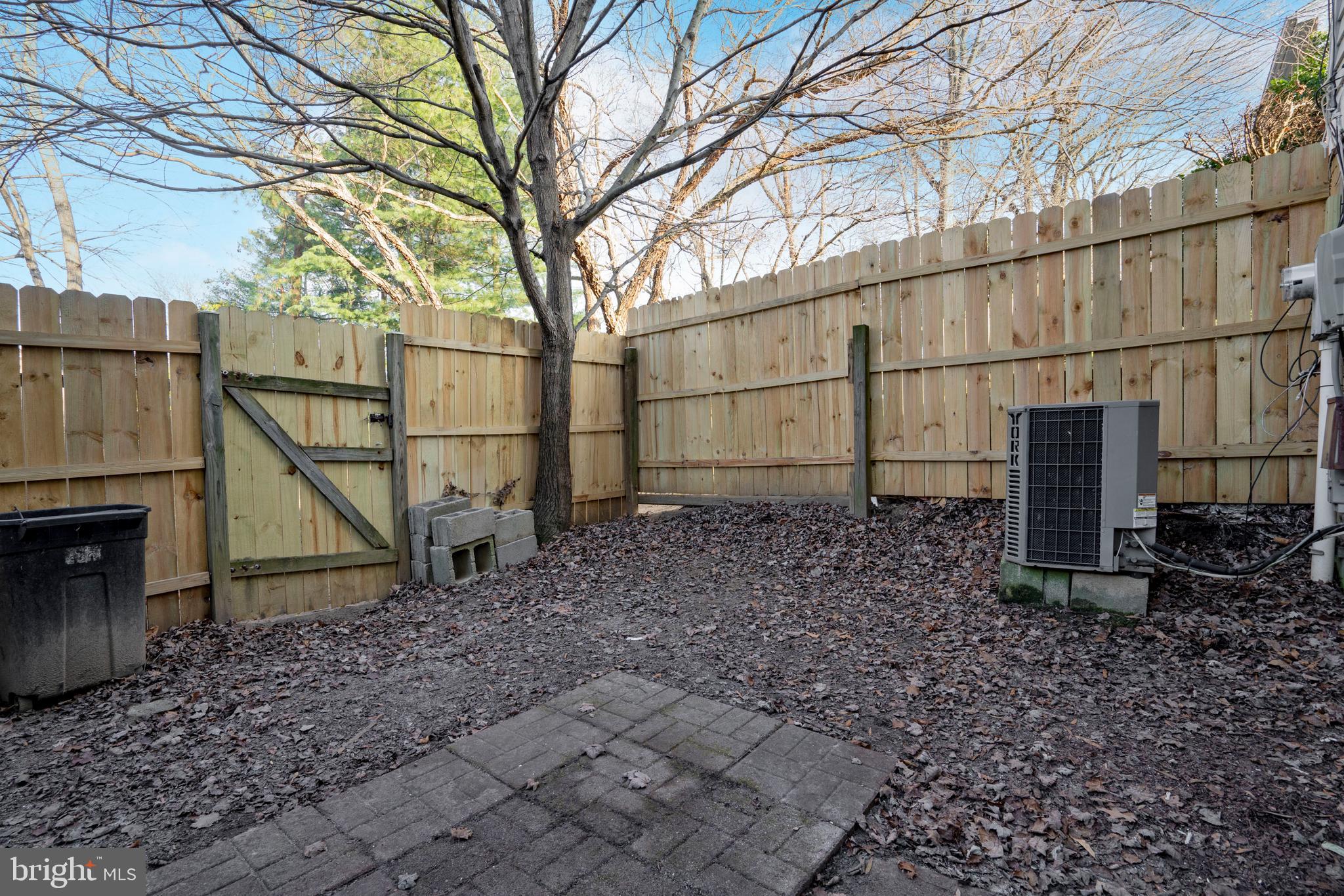 CROFTON SQUARE - Residential Lease
