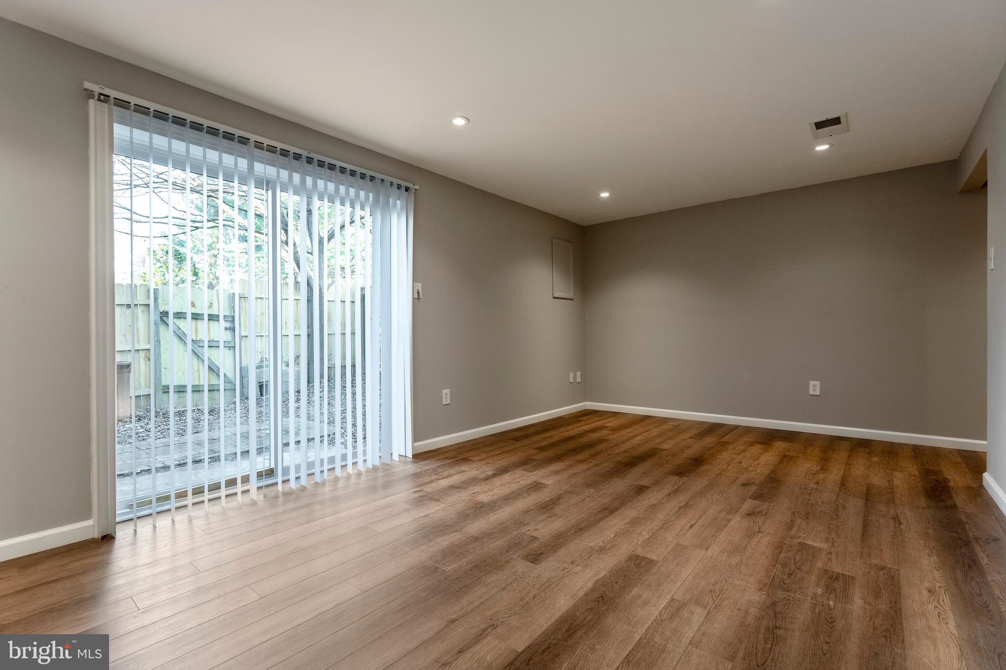 CROFTON SQUARE - Residential Lease