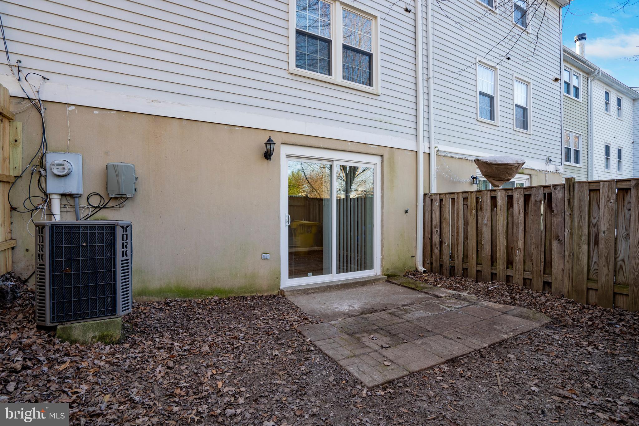 CROFTON SQUARE - Residential Lease