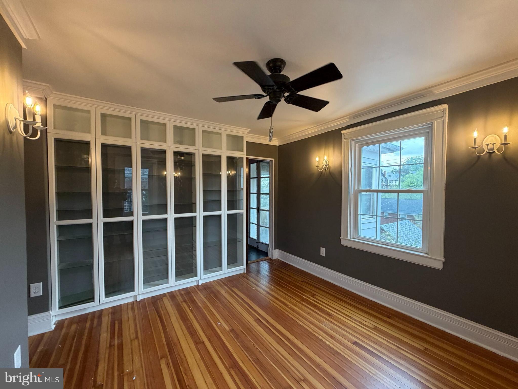 532 W UNIVERSITY PARKWAY