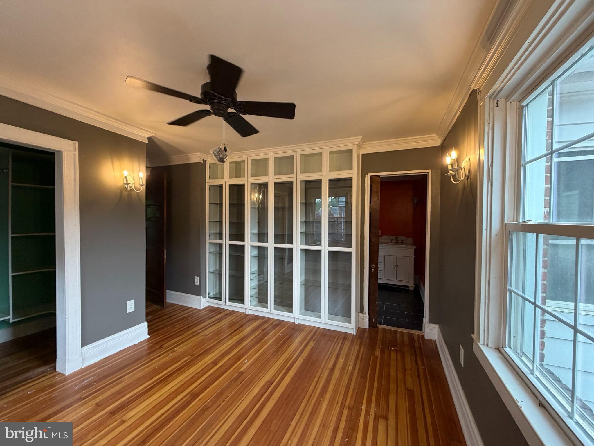 532 W UNIVERSITY PARKWAY