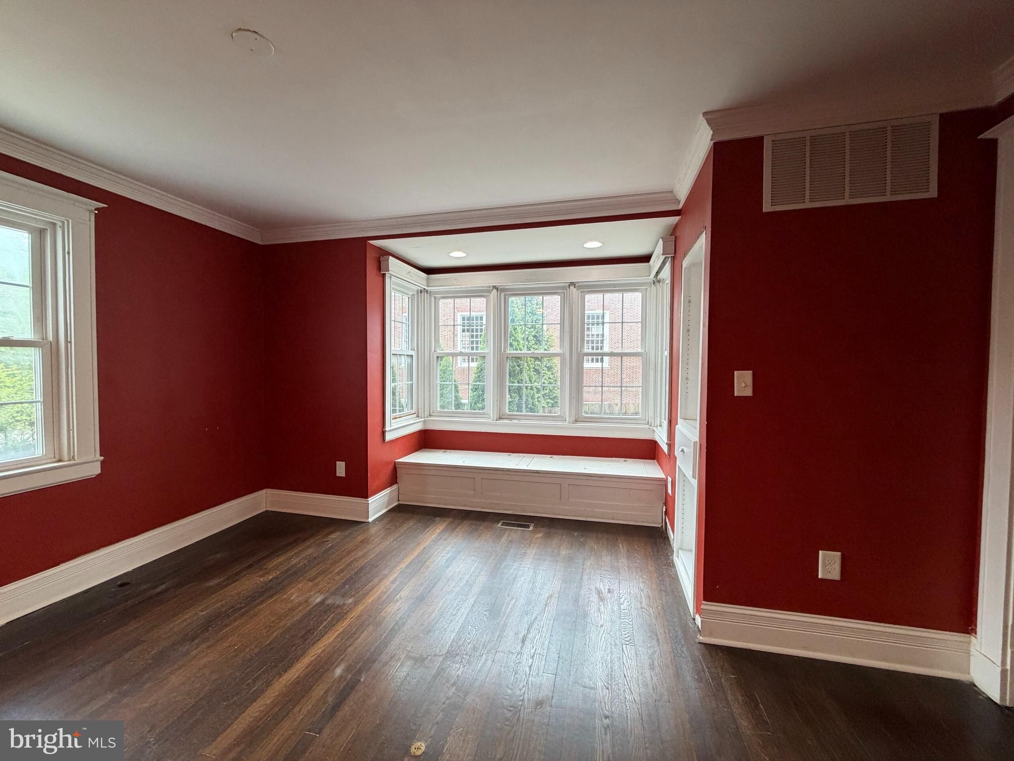 ROLAND PARK - Residential