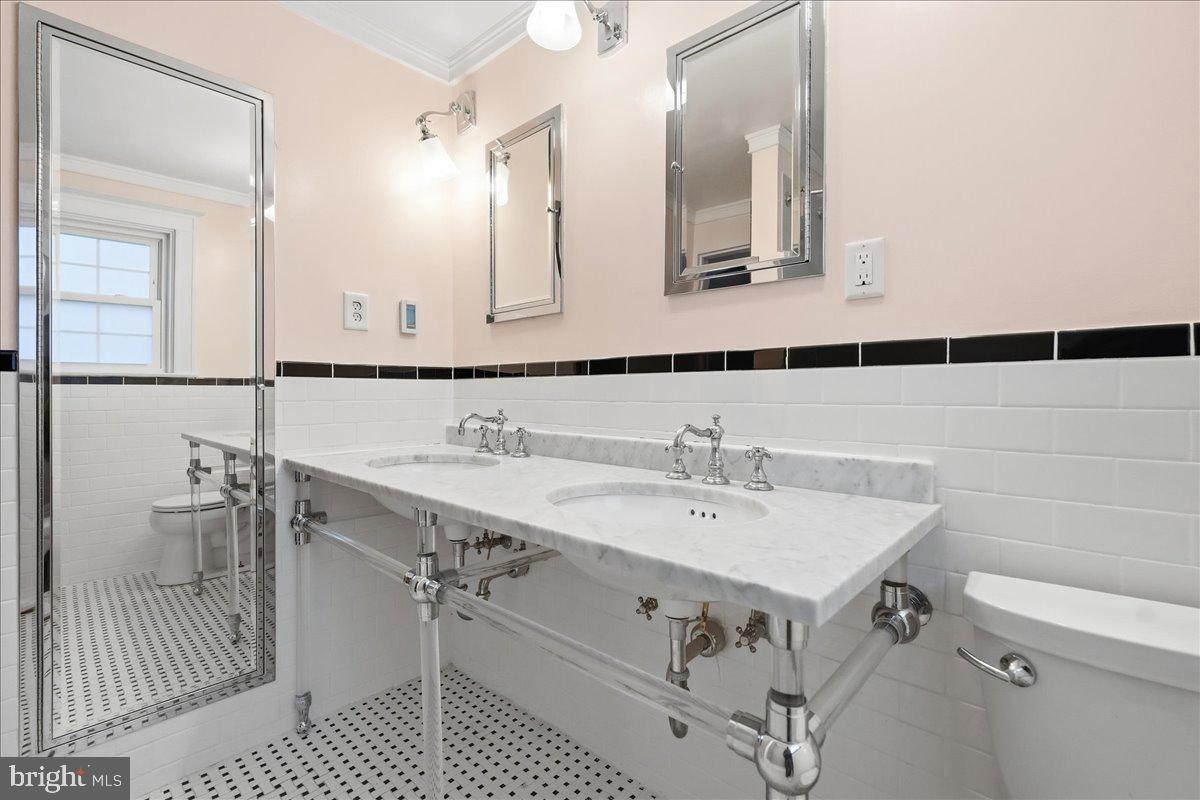 ROLAND PARK - Residential
