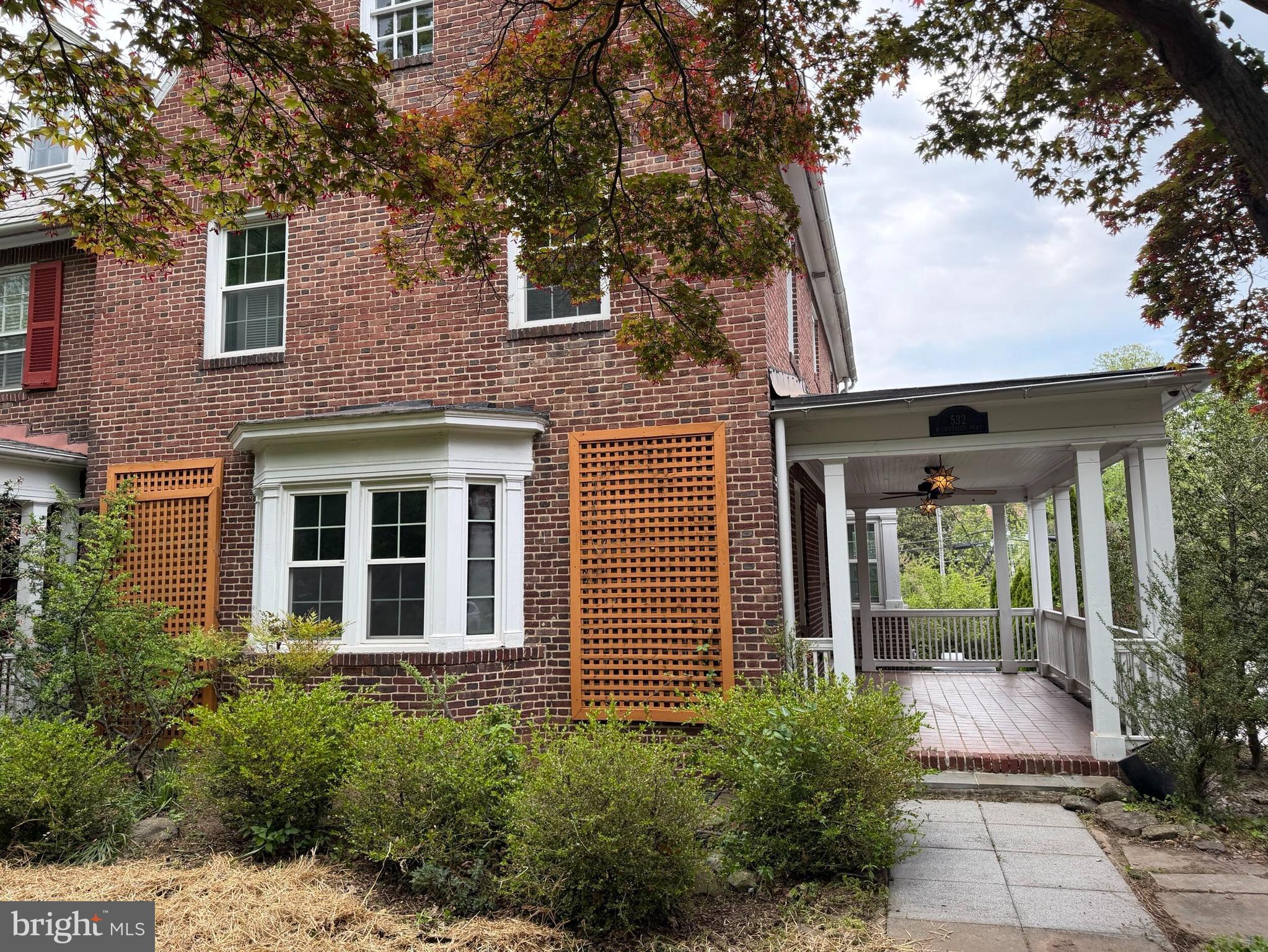 532 W UNIVERSITY PARKWAY