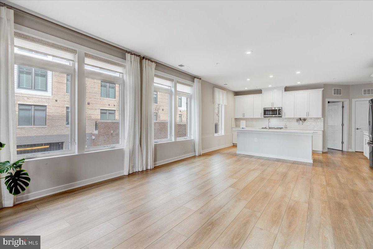 TALL OAKS - Residential Lease